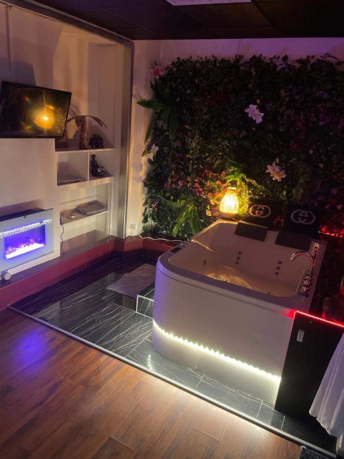 Jacuzzi 9Em Apartment Paris Luaran gambar