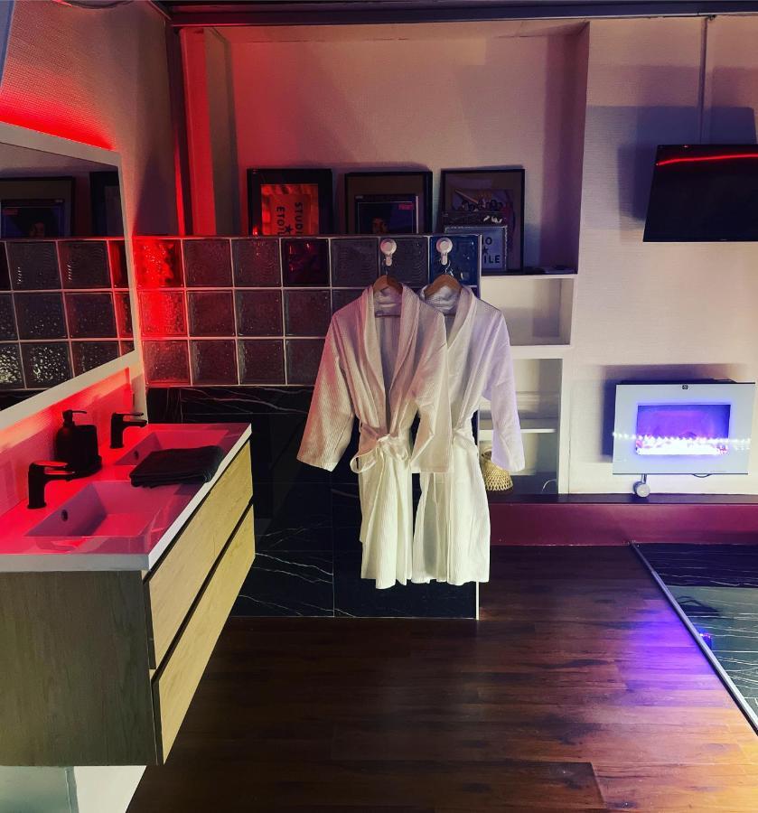 Jacuzzi 9Em Apartment Paris Luaran gambar