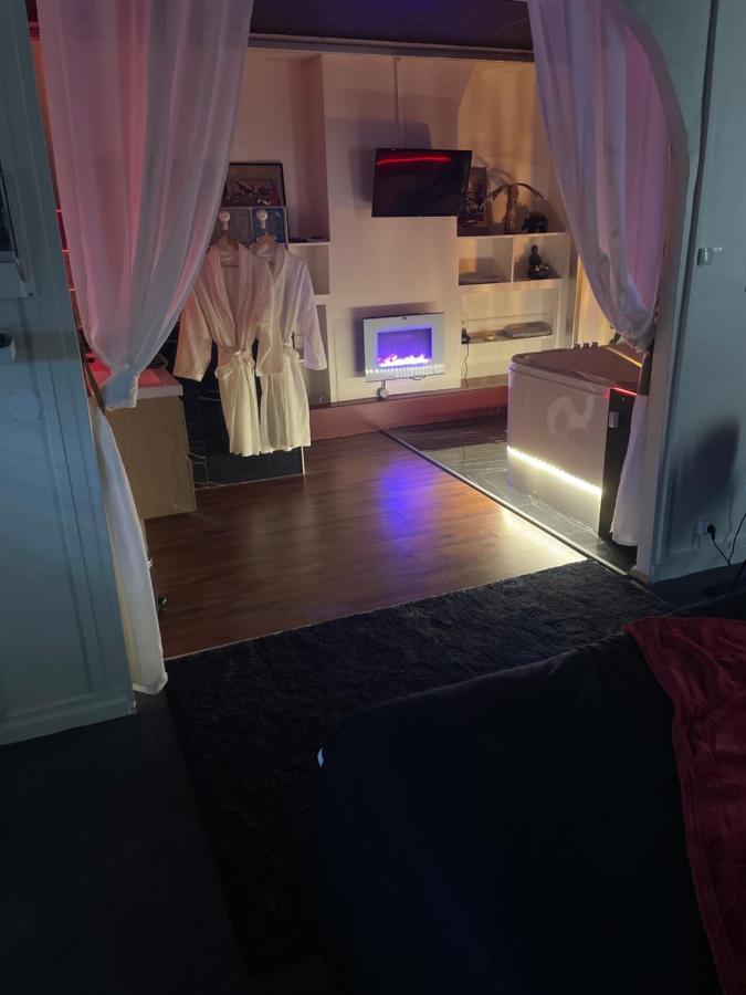 Jacuzzi 9Em Apartment Paris Luaran gambar