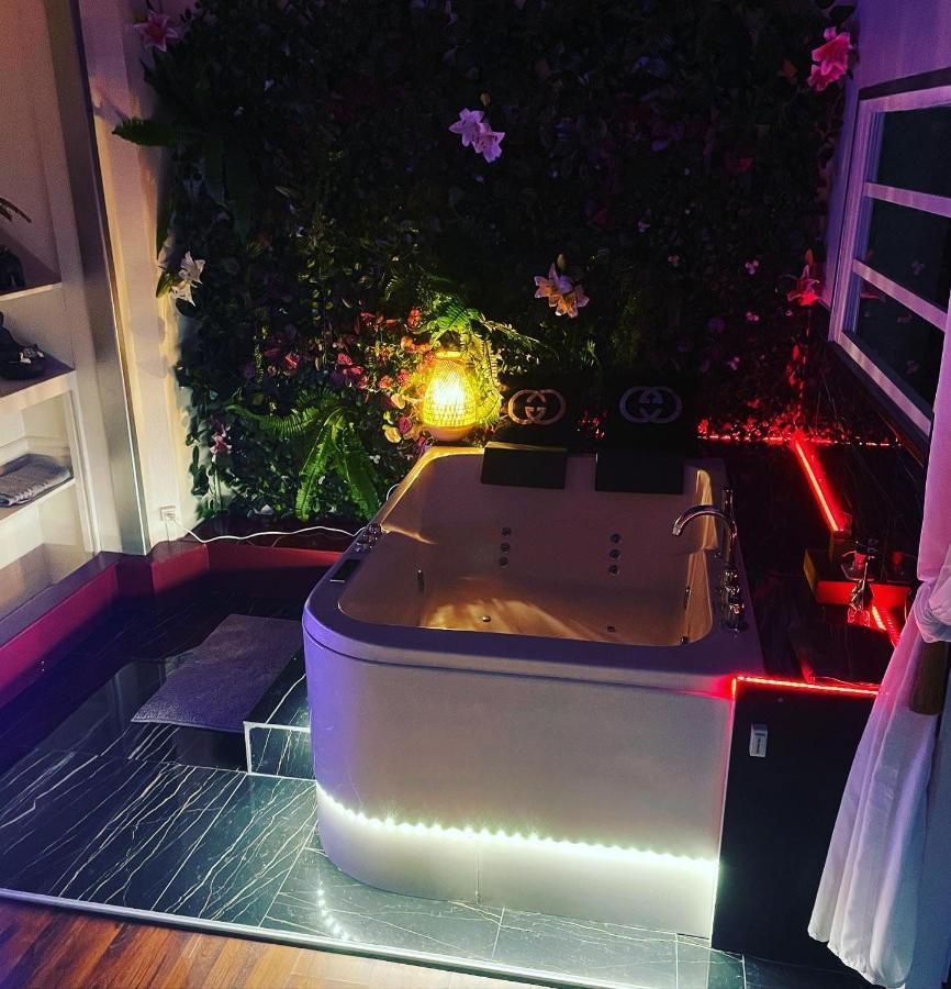 Jacuzzi 9Em Apartment Paris Luaran gambar